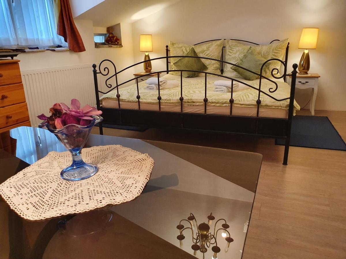 Karmelita Boutique Apartman 쇼프론 외부 사진