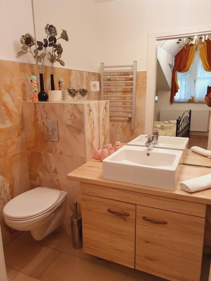 Karmelita Boutique Apartman 쇼프론 외부 사진