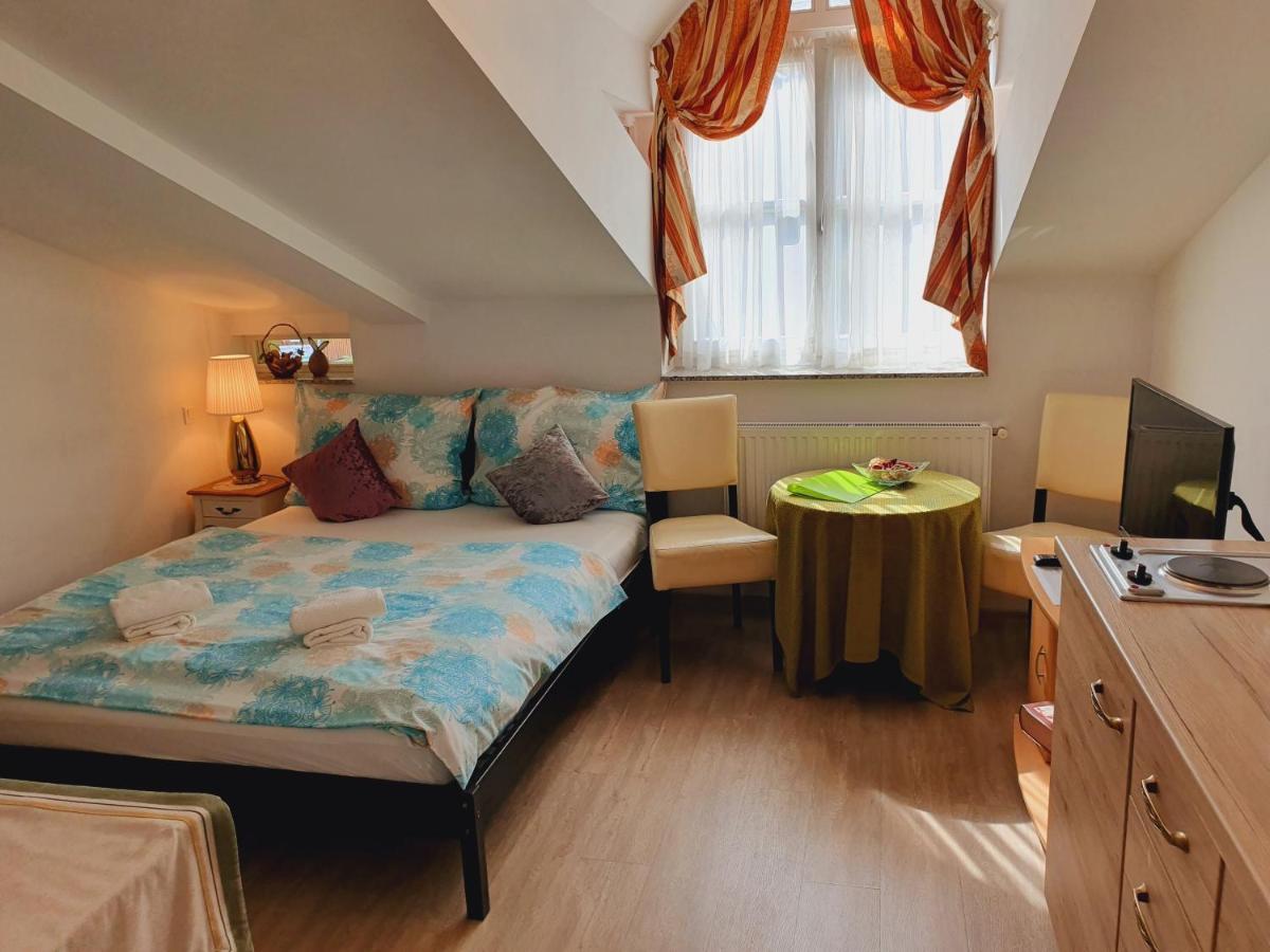 Karmelita Boutique Apartman 쇼프론 외부 사진