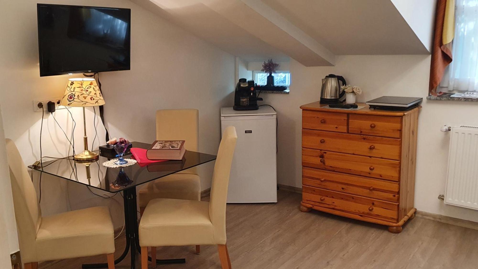 Karmelita Boutique Apartman 쇼프론 객실 사진
