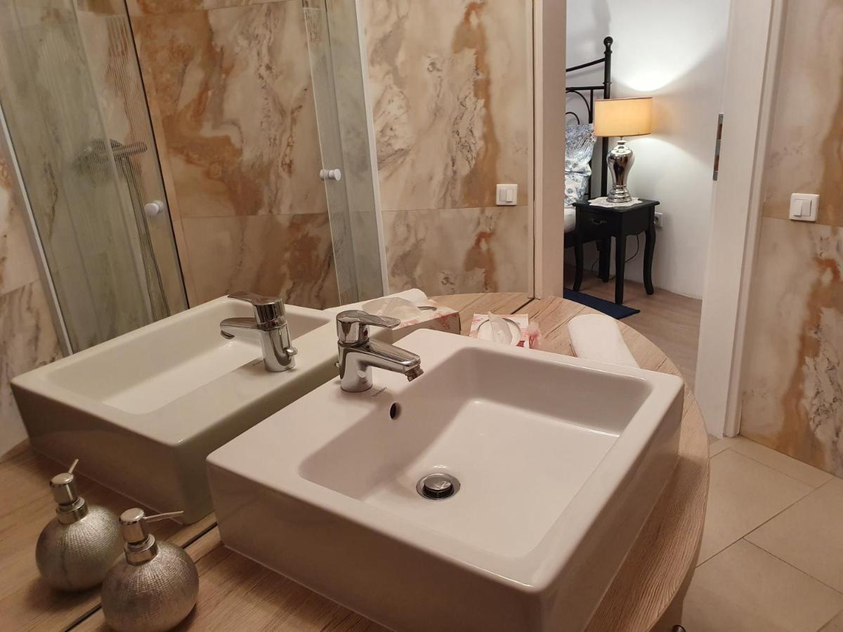 Karmelita Boutique Apartman 쇼프론 외부 사진